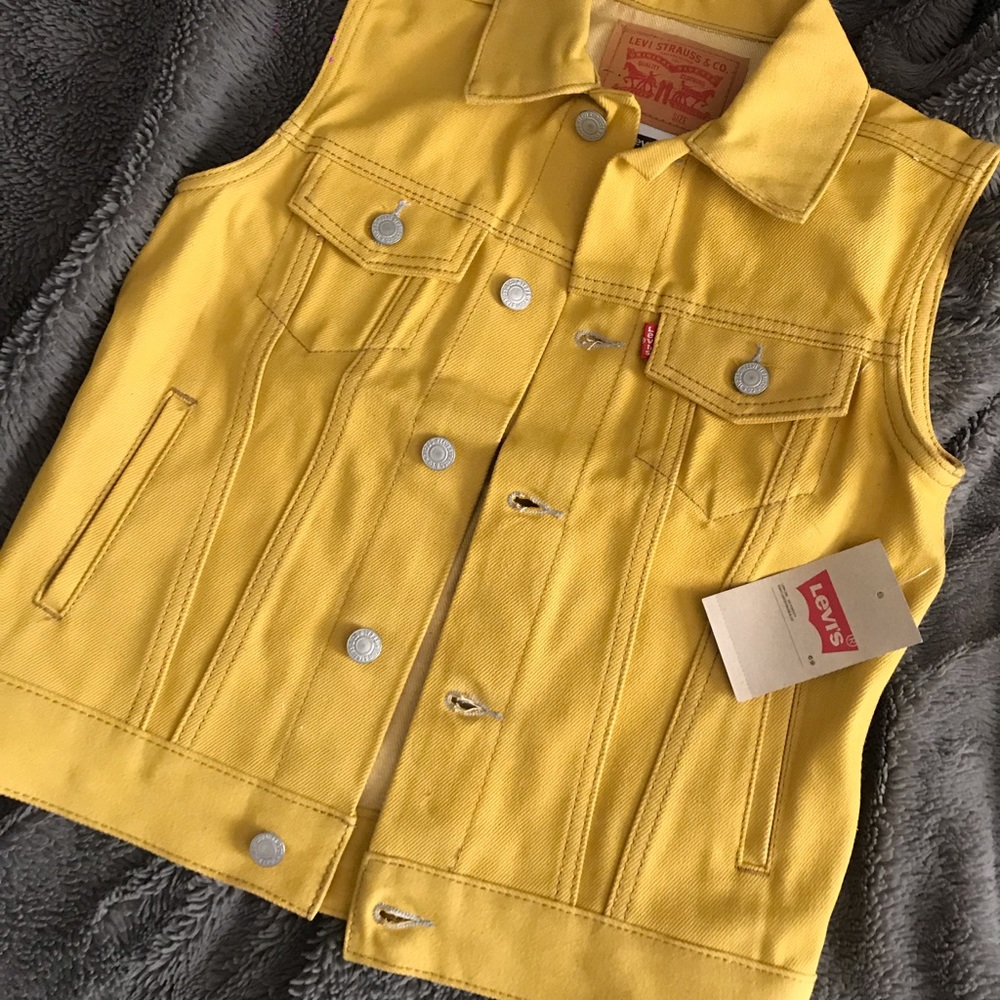 Yellow vest